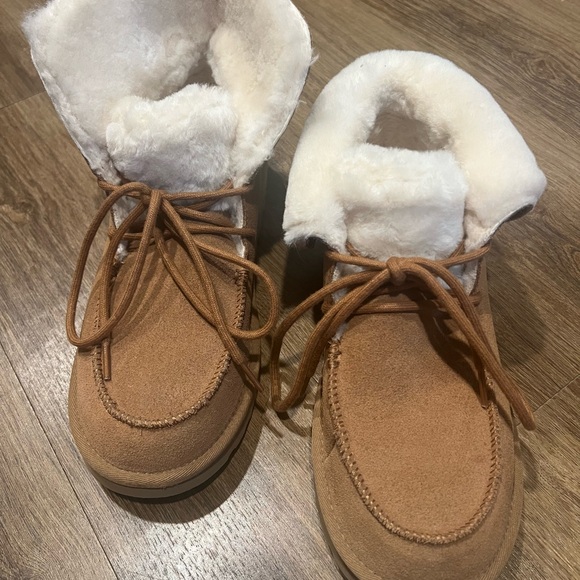 Uggs - Picture 4 of 7